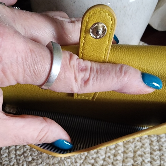 NEW ~ Nuoku Leather Cellphone/Wallet Yellow Crossbody Bag - Picture 9 of 14